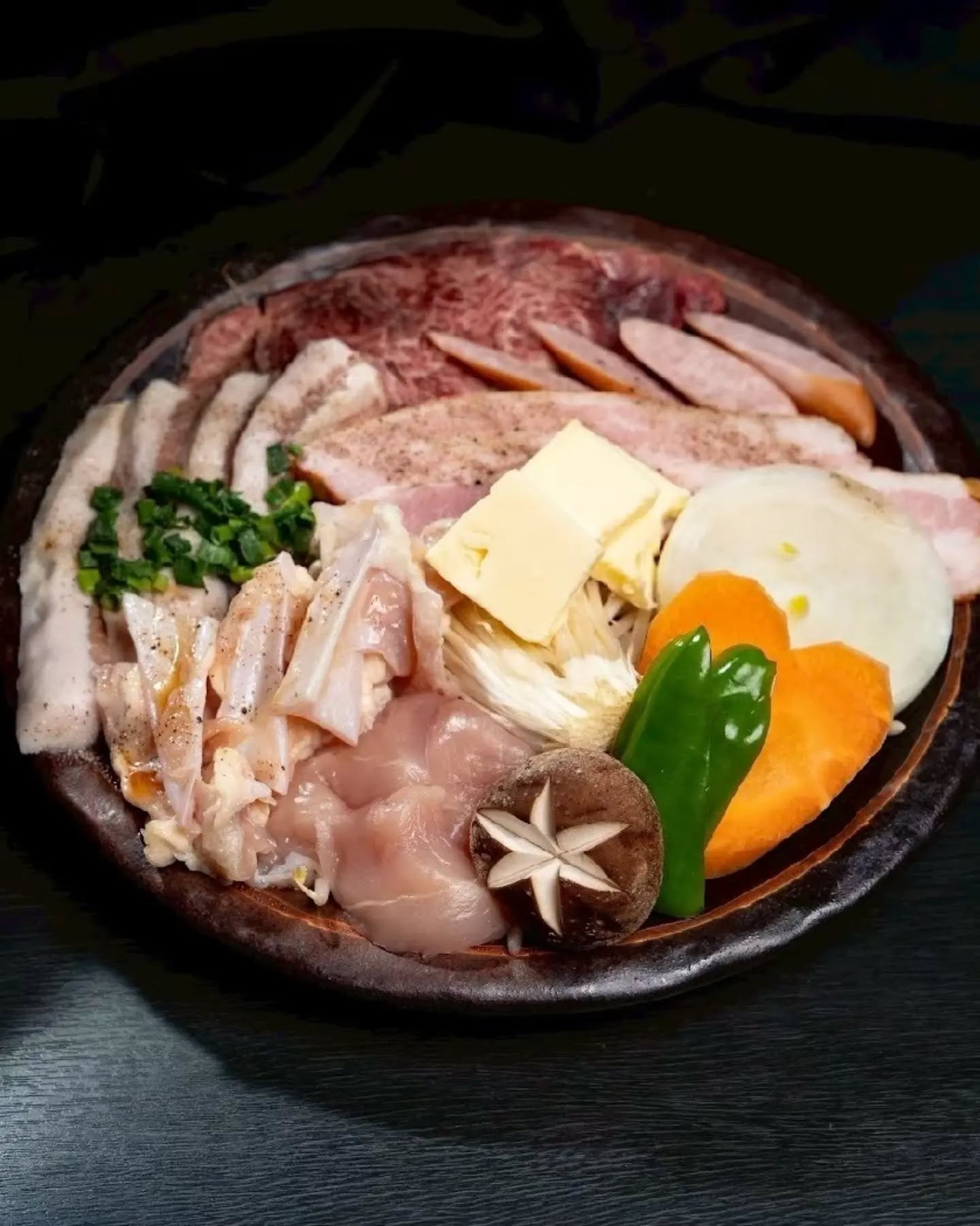 【ジューシーな旨味が溢れる！絶品お肉の鉄板焼き🥩】⁡
