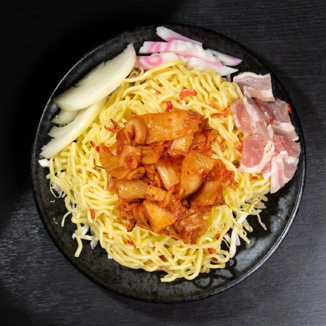 ピリッとした辛さがクセになる「キムチ焼きそば」🌶️